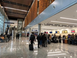 La propuesta de reducir tasas aeroportuarias para más vuelos