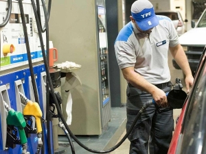 YPF negó aumento en el precio de las naftas