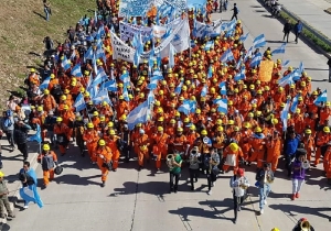 Mineros de El Aguilar permanecen en la capital jujeña exigiendo más seguridad