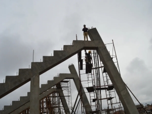 Avanza la construcción de la Ciudad Deportiva en Jujuy: instalan estructuras y tribunas del estadio