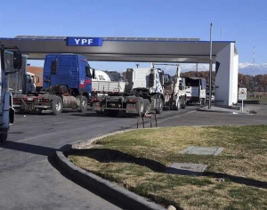 Por falta de gasoil, transportistas de Tucumán realizan un paro por tiempo indeterminado