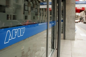Afip extiende el reintegro de 15% para compras con tarjeta de d&eacute;bito