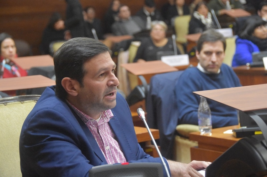 "Con la nafta y el gasoil por las nubes, es inaceptable la complacencia libertaria de Jujuy"