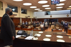 Legisladores aprobaron la compra de hasta un mill&oacute;n de vacunas