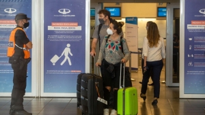 El Gobierno prohibi&oacute; las cuotas sin inter&eacute;s para la compra de viajes al exterior