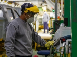 En abril se perdieron 128.000 empleos privados