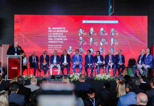 "Seamos serios e inteligentes, met&aacute;monos a jugar en la cancha que nos corresponde"