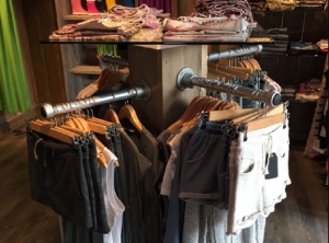 Se oficializó la baja de aranceles a la ropa, calzado y telas