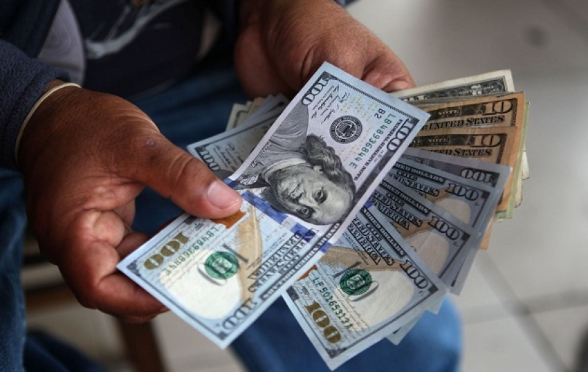 El d&oacute;lar perfor&oacute; la barrera de los $29 y volvi&oacute; a operar a valores de la semana pasada