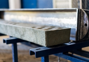 Comenz&oacute; la instalaci&oacute;n de durmientes de pl&aacute;stico reciclado para fortalecer la infraestructura ferroviaria argentina