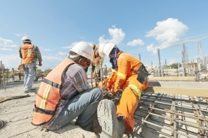 A la espera de cambios: La construcci&oacute;n endeudada al l&iacute;mite para evitar despidos