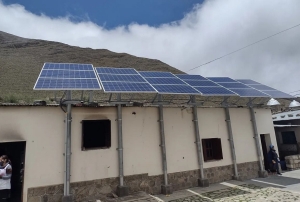Más de 30 escuelas culminan el año con sistemas de generación solar de energía