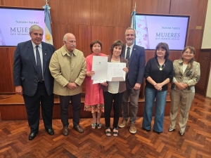 Susana Aguiar present&oacute; &ldquo;Mujeres que dejan Huella&rdquo; en el sal&oacute;n Marcos Paz