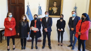 Entregan $2.500.000 a emprendedoras juje&ntilde;as