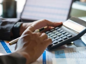 Carga fiscal sobre el sector formal: los 8 puntos cr&iacute;ticos en Argentina