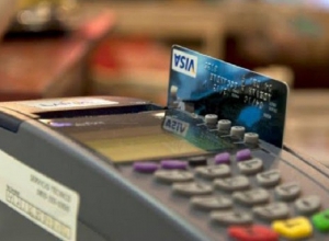 Acreditación inmediata a comercios de las compras con tarjetas de débito, en debate
