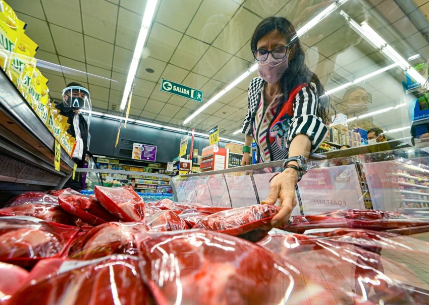 Cuánto le reintegrarán a quienes compren carne con tarjeta de débito