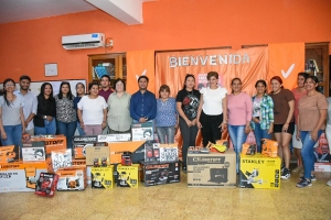 Entrega de herramientas y bienes para emprendimientos sustentables